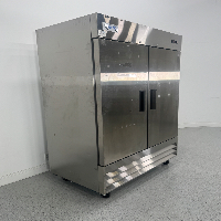 Avantco Refrigeration Solid Door Reach-In Refrigerator image 1